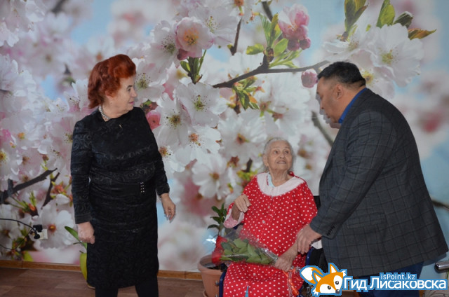 В Лисаковске поздравили с Международным женским днем единственную женщину-ветерана