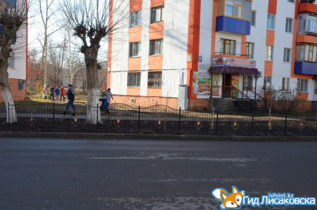 Ограждение по ул.Темирбаева: почему перекрыты некоторые привычные пешеходные переходы