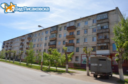 В Лисаковске приступили к покраске фасадов домов